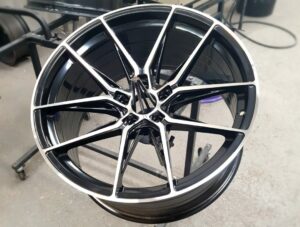 Diamond-cut 10 spoke alloy wheel